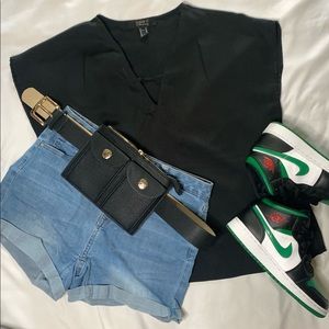 Forever 21 Woman’s Black Deep V Short Sleeve Top